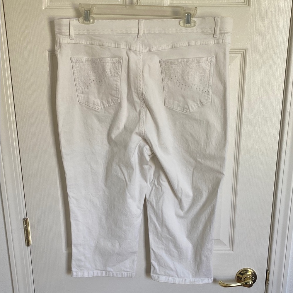 Gloria Vanderbilt White Capris - Picture 5 of 8